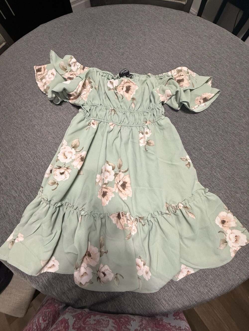 Streetwear Society Sage Green Floral Off-Shoulder Ruffle Sleeve Midi Dress Size